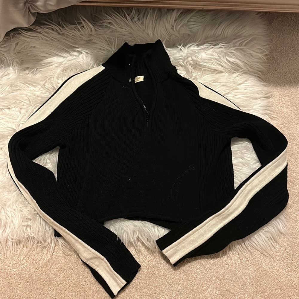 BRANDY MELVILLE CROPPED QUARTER ZIP